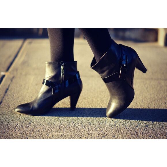 Cole Haan Nike Air Calixta Black Leather Zip Harness Ankle Boots Size 8.5B - Picture 2 of 10